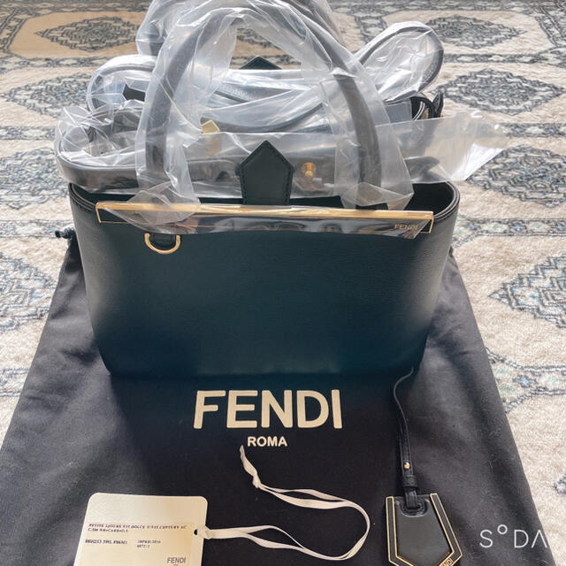 FENDI(フェンディ)の専用です新品未使用FENDI PETITE 2JOURS レディースのバッグ(ハンドバッグ)の商品写真