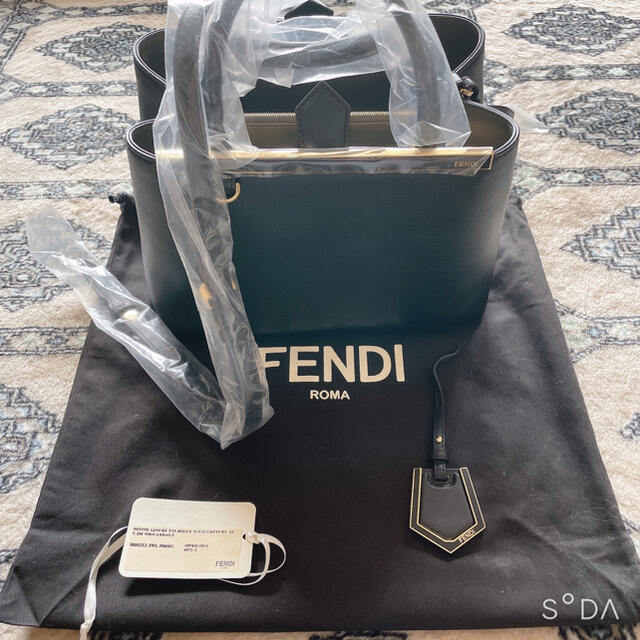 FENDI(フェンディ)の専用です新品未使用FENDI PETITE 2JOURS レディースのバッグ(ハンドバッグ)の商品写真