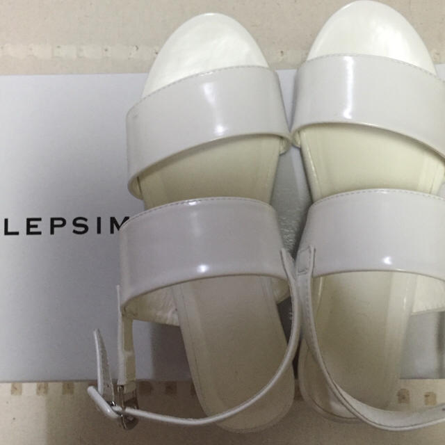 LEPSIM(レプシィム)のLEPSIM2ベルトフラットサンダル レディースの靴/シューズ(サンダル)の商品写真
