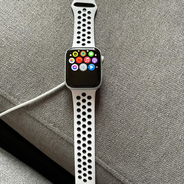Apple(アップル)のApple Watch Series 4 Nike（GPS モデル44mm  スマホ/家電/カメラのスマートフォン/携帯電話(その他)の商品写真