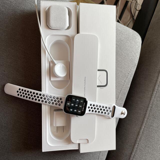 Apple(アップル)のApple Watch Series 4 Nike（GPS モデル44mm  スマホ/家電/カメラのスマートフォン/携帯電話(その他)の商品写真