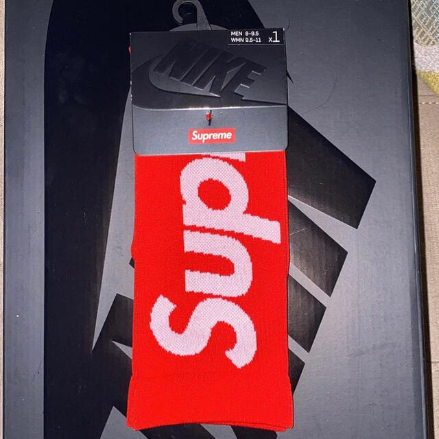 Supreme(シュプリーム)のsupreme nike rightweight crew socks メンズのレッグウェア(ソックス)の商品写真