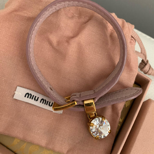 miumiu(ミュウミュウ)のマドラスレザーブレスレット　miumiu レディースのアクセサリー(ブレスレット/バングル)の商品写真