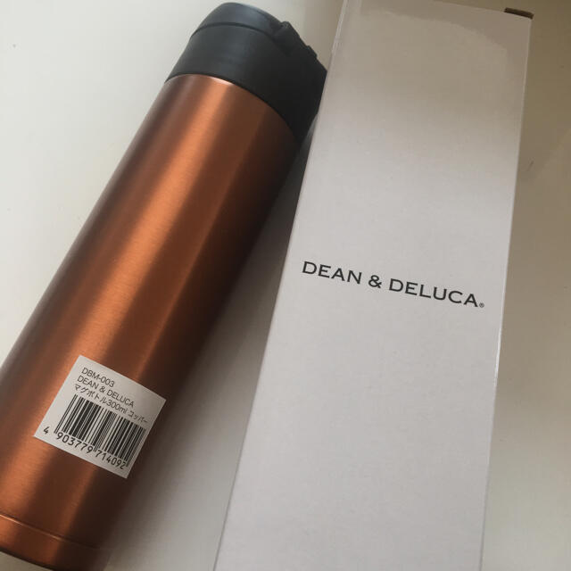 DEAN & DELUCA(ディーンアンドデルーカ)の【新品】DEAN&DELUCA 限定マグボトル インテリア/住まい/日用品のキッチン/食器(タンブラー)の商品写真