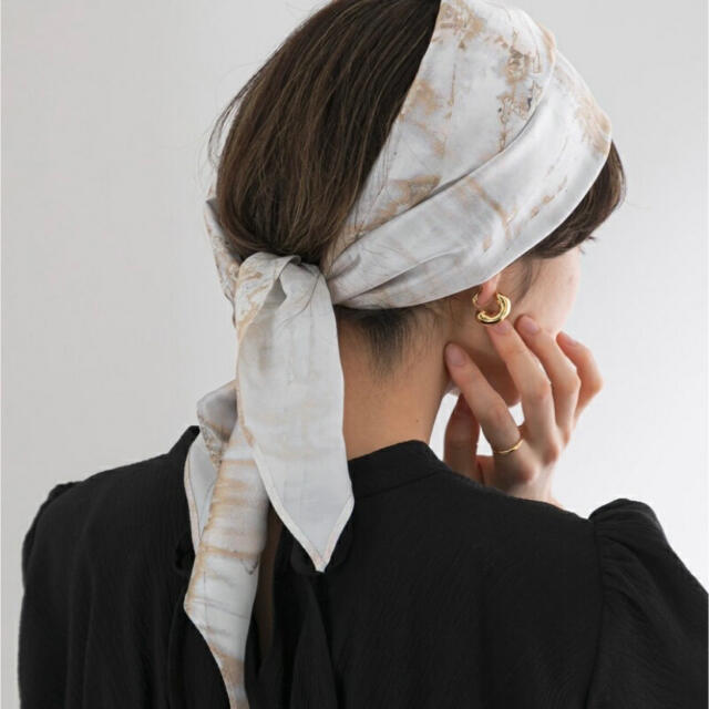 KBF(ケービーエフ)のKBF  タイダイプリント　スカーフ レディースのファッション小物(バンダナ/スカーフ)の商品写真