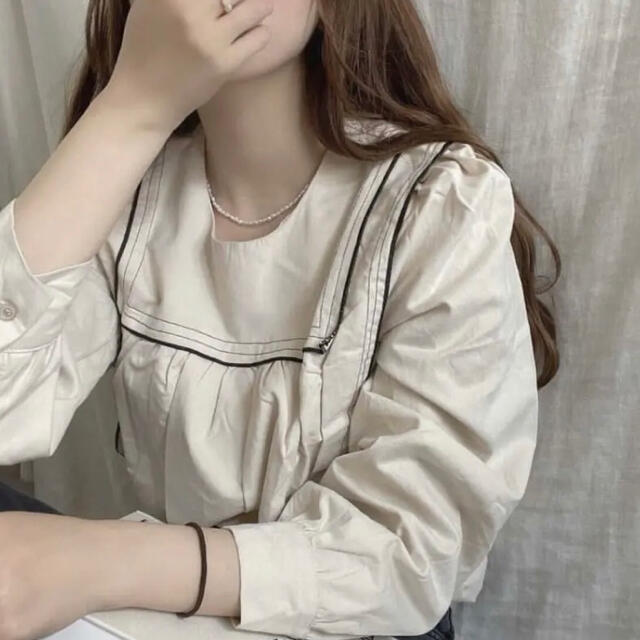 ZARA(ザラ)の【 ステッチブラウス 】 BEIGE レディースのトップス(シャツ/ブラウス(長袖/七分))の商品写真