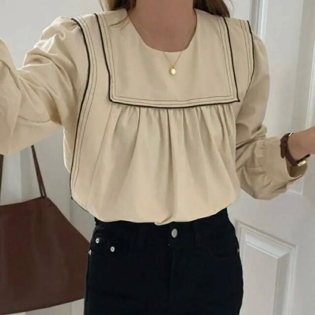 ZARA(ザラ)の【 ステッチブラウス 】 BEIGE レディースのトップス(シャツ/ブラウス(長袖/七分))の商品写真