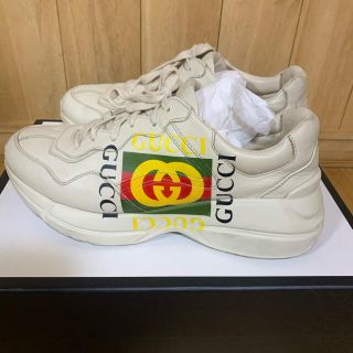 グッチ(Gucci)のGUCCI rhyton ロゴスニーカー　最安値(スニーカー)