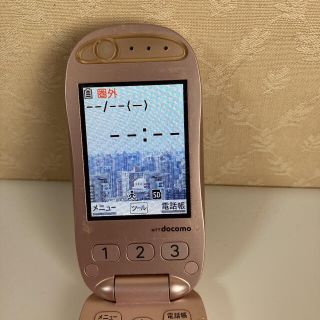 エヌティティドコモ(NTTdocomo)のらくらくホン　ベーシックⅡ ロゼ　Fー07A ドコモ(携帯電話本体)