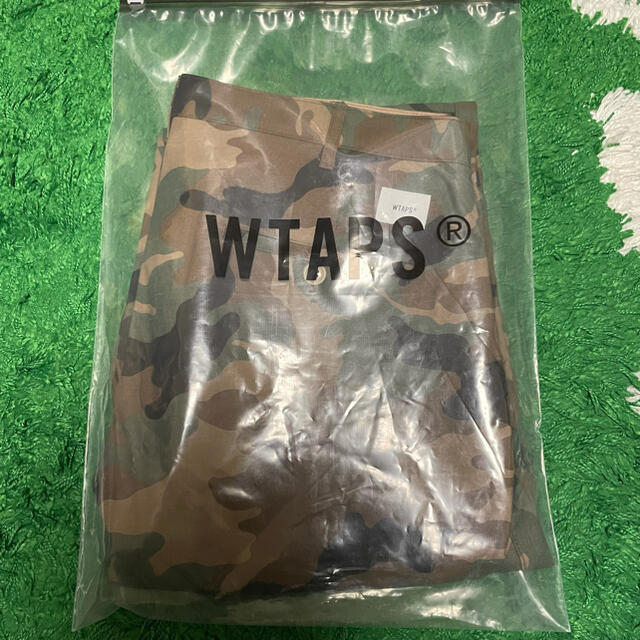 W)taps(ダブルタップス)のWTAPS BIZZ TROUSERS COTTON SATIN CAMO XL メンズのパンツ(チノパン)の商品写真