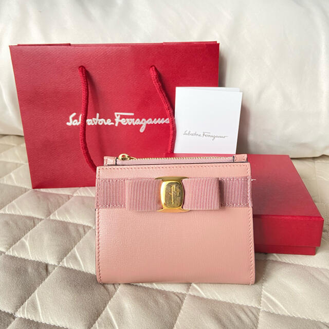 新品】Ferragamo フェラガモ 二つ折り財布 ピンク ヴァラ リボン-