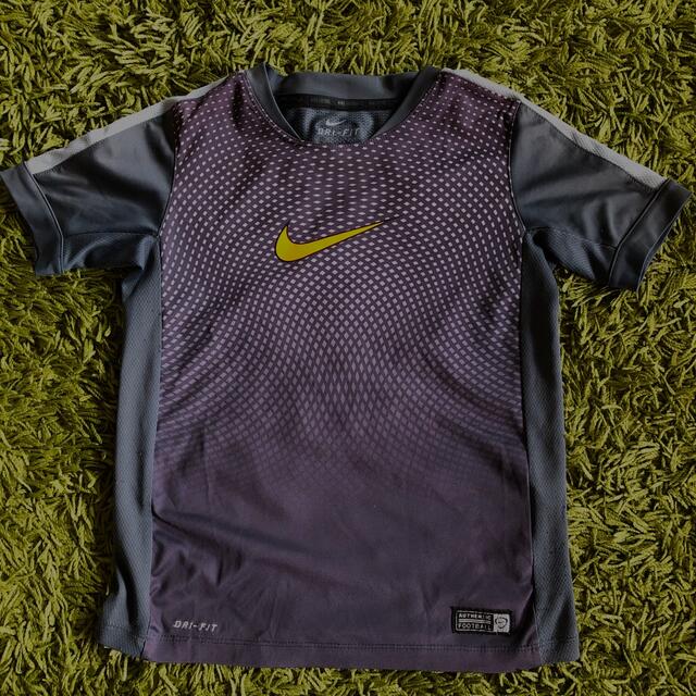 NIKE(ナイキ)のNIKE Tシャツ　XS 130 キッズ/ベビー/マタニティのキッズ服男の子用(90cm~)(Tシャツ/カットソー)の商品写真