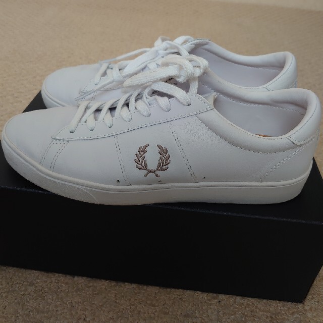 FRED PERRY(フレッドペリー)のフレッドペリー スニーカー 24cm UK５ レディースの靴/シューズ(スニーカー)の商品写真