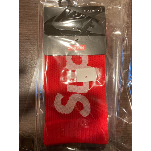 Supreme(シュプリーム)のSupreme Nike Lightweight Crew Socks 赤Red メンズのレッグウェア(ソックス)の商品写真