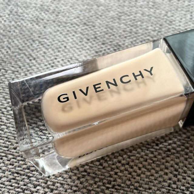 GIVENCHY(ジバンシィ)のジバンシイ プリズム・リーブル・スキンケアリング・グロウ ファンデーション コスメ/美容のベースメイク/化粧品(ファンデーション)の商品写真