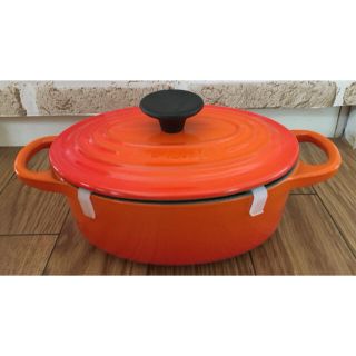 ルクルーゼ(LE CREUSET)のルクルーゼ　ココットオーバル17cm 1〜2回使用(鍋/フライパン)