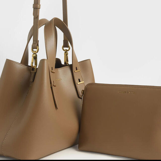 Charles and Keith(チャールズアンドキース)のチャールズアンドキース ダブルハンドルスローチーバッグ カーキ レディースのバッグ(ハンドバッグ)の商品写真