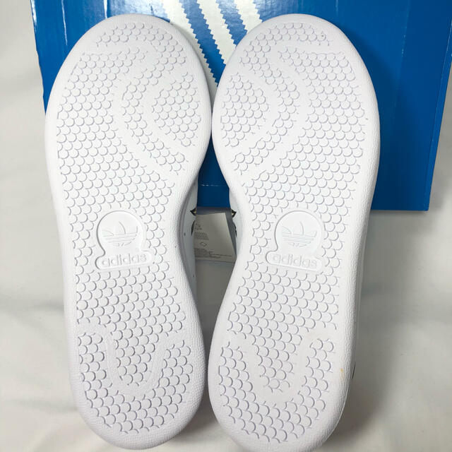 adidas(アディダス)の【新品】アディダス スタンスミス フラワー 刺繍 白 パワーベリー 23.0 レディースの靴/シューズ(スニーカー)の商品写真