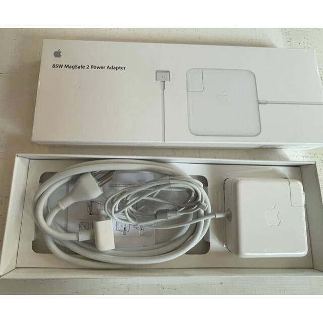 Mac (Apple)(マック)のApple 85W MagSafe 2 Power Adapter スマホ/家電/カメラのスマートフォン/携帯電話(バッテリー/充電器)の商品写真