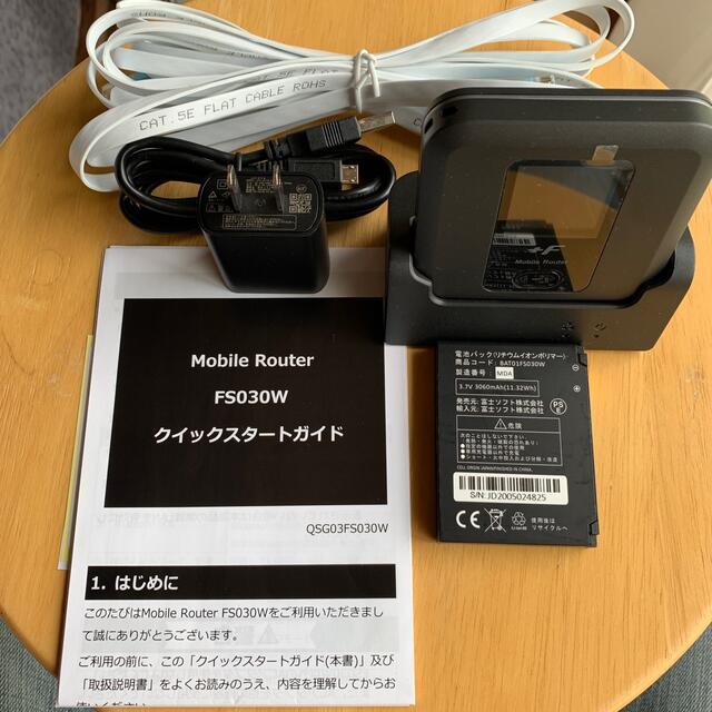 Mobile ROUTER FS030W 、専用クレードル、回線で使用。