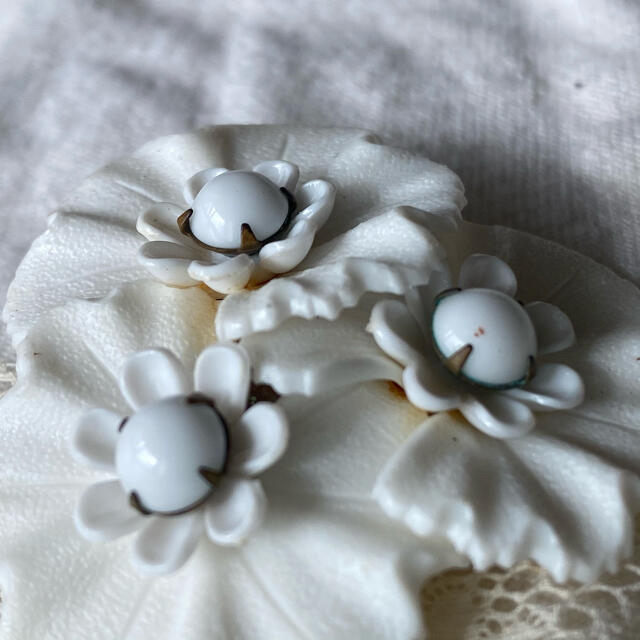 Lochie(ロキエ)のSpecial vintage earrings White レディースのアクセサリー(イヤリング)の商品写真