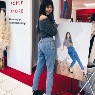 マウジー(moussy)のjuemi テーパードパンツ(デニム/ジーンズ)