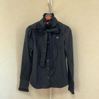 ヴィヴィアンウエストウッド(Vivienne Westwood)の【未使用品】ヴィヴィアンウエストウッド⭐︎リボンタイ付フリルブラウス(シャツ/ブラウス(長袖/七分))