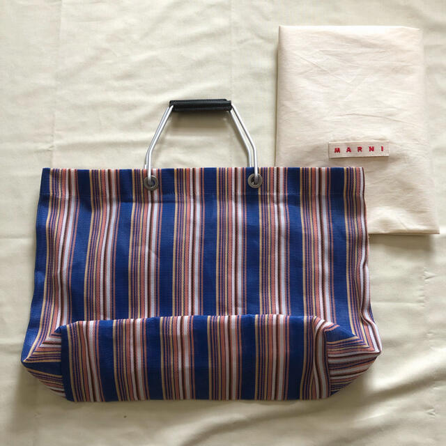 Marni(マルニ)のマルニMarniカフェバッグ ストライプバッグ ブルー レディースのバッグ(かごバッグ/ストローバッグ)の商品写真