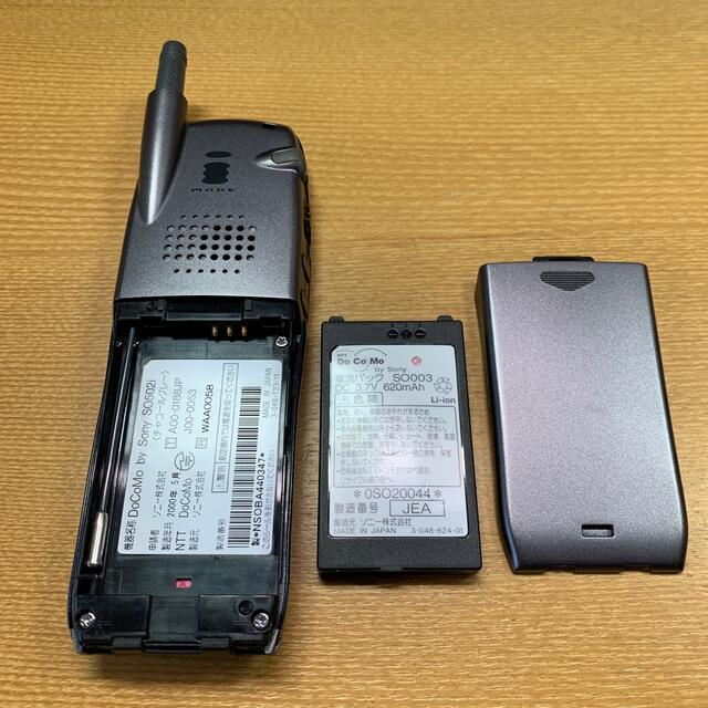 NTTdocomo(エヌティティドコモ)の【美品】SO502i デジタルムーバ 本体のみ 動きます。(匿名配送) スマホ/家電/カメラのスマートフォン/携帯電話(携帯電話本体)の商品写真