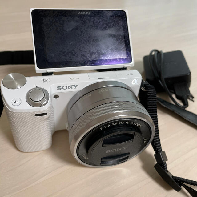 SONY(ソニー)のSONY α NEX-5T ズームレンズキット  スマホ/家電/カメラのカメラ(ミラーレス一眼)の商品写真