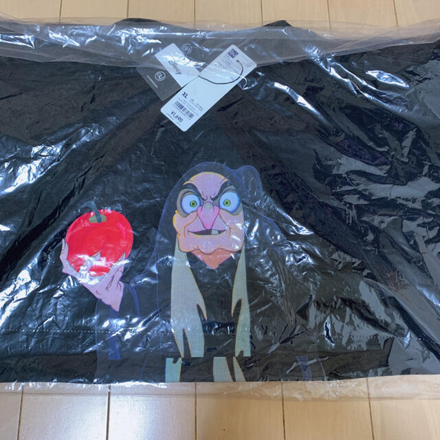 GU(ジーユー)のUNDERCOVERアンダーカバー☆GUビックグラフィックTブラック☆XL 魔女 メンズのトップス(Tシャツ/カットソー(半袖/袖なし))の商品写真