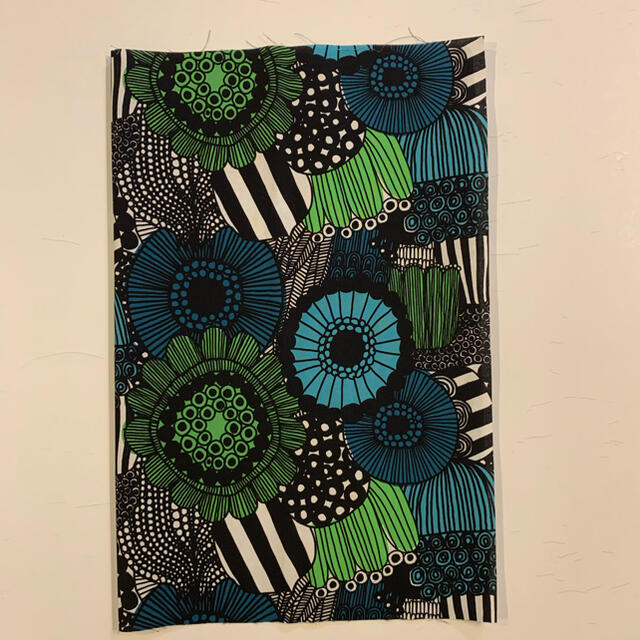 marimekko(マリメッコ)のmarimekko マリメッコ pieniシーロトラプータールハ カットクロス ハンドメイドの素材/材料(生地/糸)の商品写真