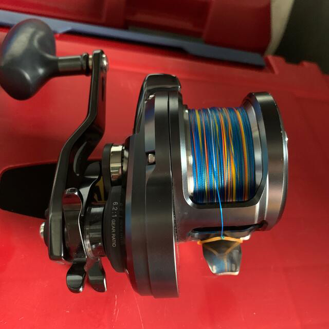 SHIMANO(シマノ)のオシアジガーFカスタム2000NRHG スポーツ/アウトドアのフィッシング(リール)の商品写真