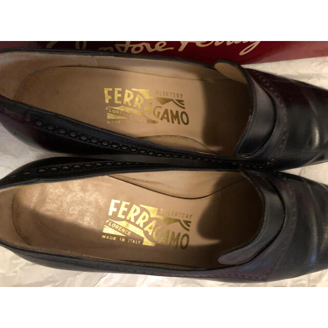 Ferragamo(フェラガモ)のフェラガモ　レディース　ローファー　黒　５1/2 レディースの靴/シューズ(ローファー/革靴)の商品写真