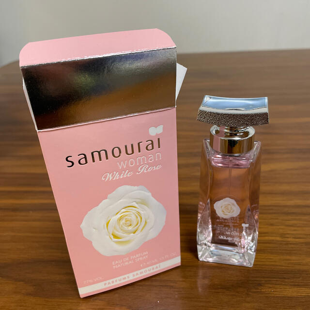 SAMOURAI(サムライ)の【美品】サムライウーマン　ホワイトローズ コスメ/美容の香水(香水(女性用))の商品写真