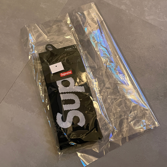 Supreme(シュプリーム)の新品未使用　supreme ソックス　26-27.5cm ブラック メンズのレッグウェア(ソックス)の商品写真