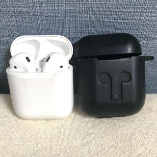 アップル(Apple)のAirPods Apple ケース付き(ヘッドフォン/イヤフォン)