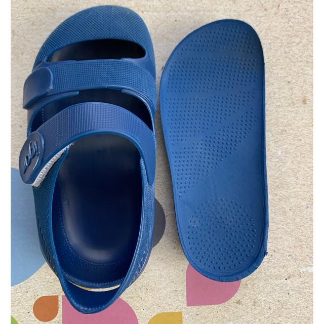 こどもビームス(コドモビームス)の【igor】BONDI SOLID サンダル 22 ブルー キッズ/ベビー/マタニティのベビー靴/シューズ(~14cm)(サンダル)の商品写真