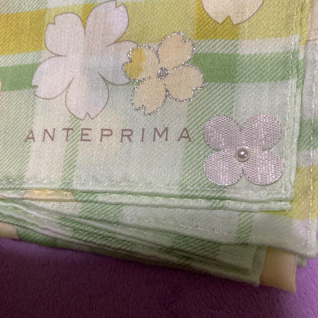 ANTEPRIMA(アンテプリマ)のアンテプリマ　花柄ハンカチ　新品 レディースのファッション小物(ハンカチ)の商品写真