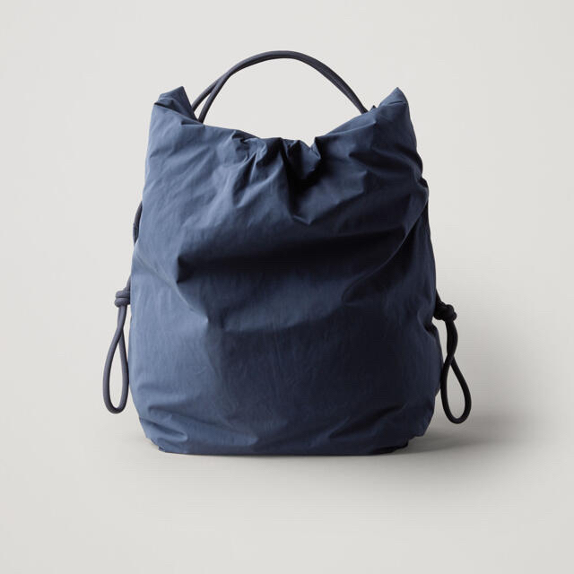 COS(コス)の【新品、タグなし】COS large drawstring bag メンズのバッグ(トートバッグ)の商品写真