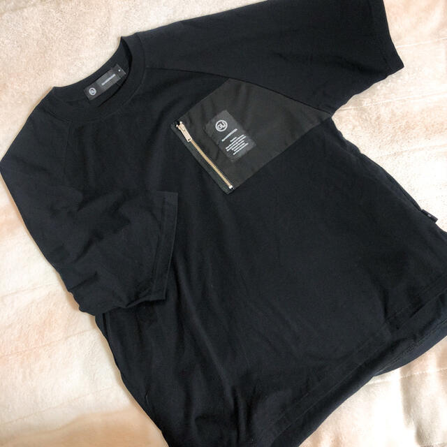 UNDERCOVER(アンダーカバー)のアンダーカバー　GU  ジップポケットtシャツ　ブラック　Sサイズ メンズのトップス(Tシャツ/カットソー(半袖/袖なし))の商品写真