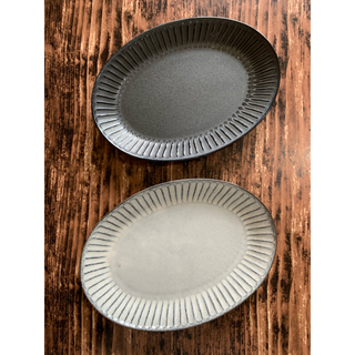 削り模様 ツヤ白&マット黒 24cm中皿 2枚 和洋食器 オシャレ 陶器 楕円皿(食器)