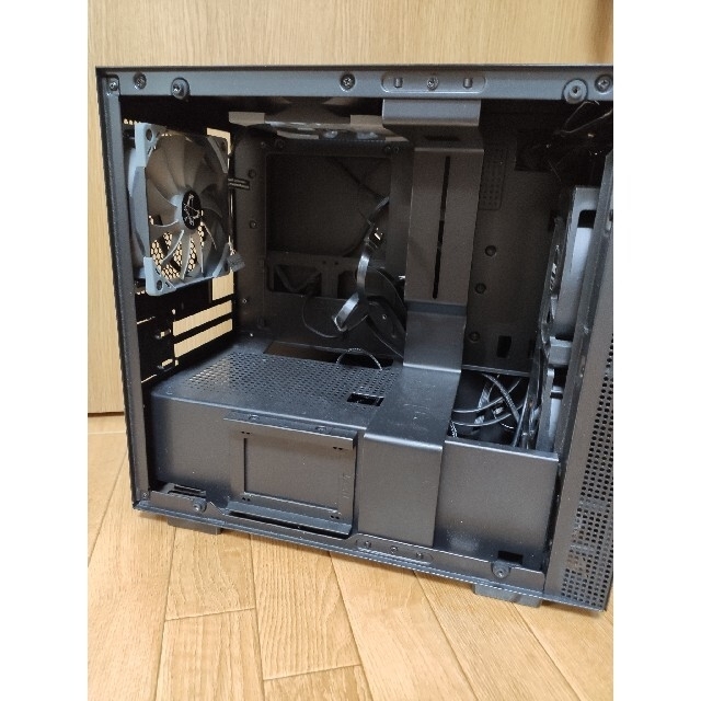 NZXT H210i itxケース ファン付き 1