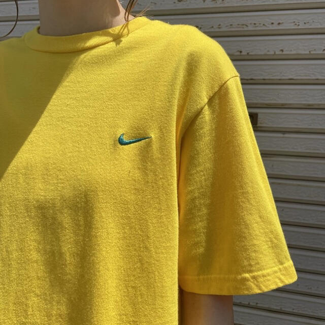 NIKE(ナイキ)の古着 NIKE ナイキ Tシャツ 刺繍ロゴ ワンポイント ビンテージ メンズのトップス(Tシャツ/カットソー(半袖/袖なし))の商品写真