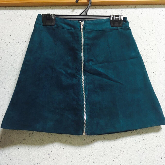 H&M(エイチアンドエム)のH&M フロントジップスエードスカート レディースのスカート(ミニスカート)の商品写真