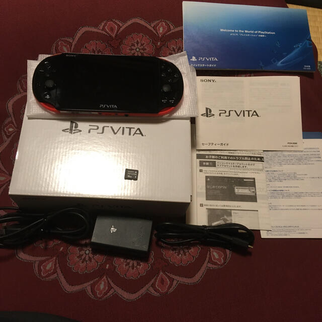 携帯用ゲーム機本体PS Vita PCH-2000 ZX18 レッド/ブラック 16GBカード付