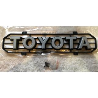 トヨタ(トヨタ)のTOYOTA エンブレム　グレー(車外アクセサリ)