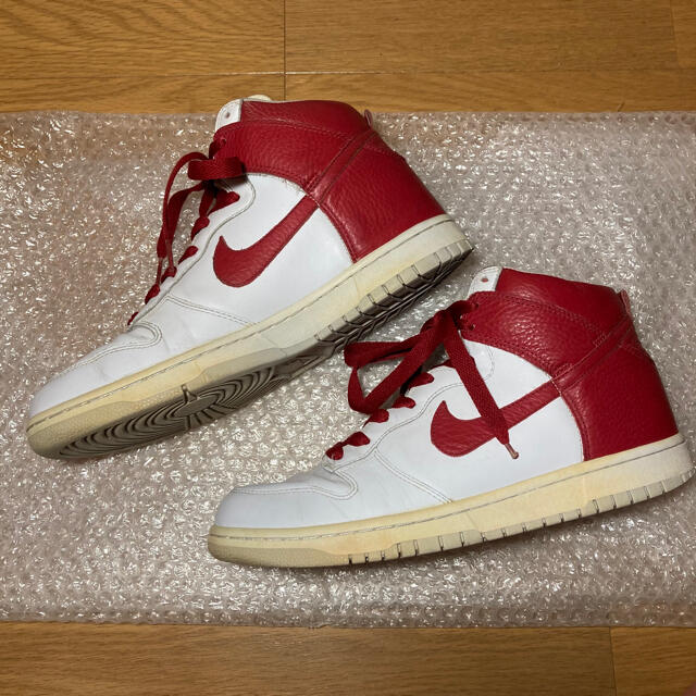 NIKE(ナイキ)のNIKE DUNK HI white×red 27.5cm メンズの靴/シューズ(スニーカー)の商品写真