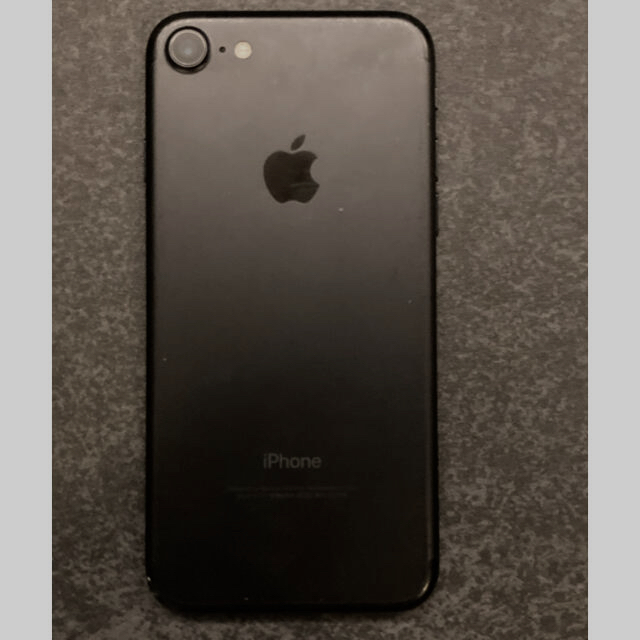Apple(アップル)のiPhone7 32GB ブラック スマホ/家電/カメラのスマートフォン/携帯電話(スマートフォン本体)の商品写真