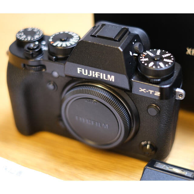 富士フイルム(フジフイルム)のx-t2  ボディのみ スマホ/家電/カメラのカメラ(ミラーレス一眼)の商品写真